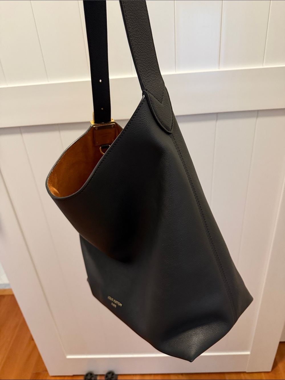 Louis Vuitton low key hobo MM - Picture 4 of 7